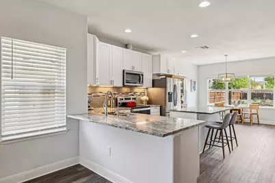 2415 Wilson Street, Bastrop, TX 78602 - Photo 7