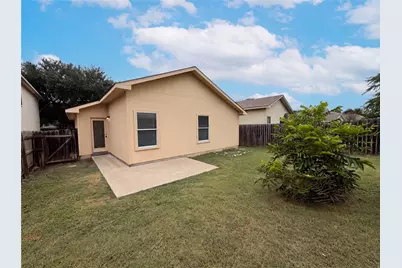 1076 Shadow Creek Boulevard, Buda, TX 78610 - Photo 15