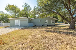 307 N Black St, Round Rock, TX 78664 - Photo 3