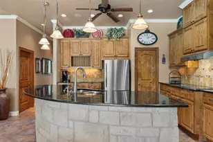 208 Hacienda Pl, Dripping Springs, TX 78620 - Photo 19