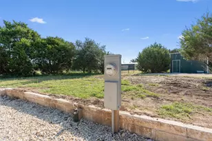 1040 County Rd 323A, Liberty Hill, TX 78642 - Photo 17