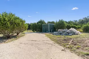 1040 County Rd 323A, Liberty Hill, TX 78642 - Photo 15