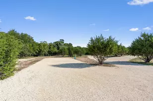 1040 County Rd 323A, Liberty Hill, TX 78642 - Photo 13