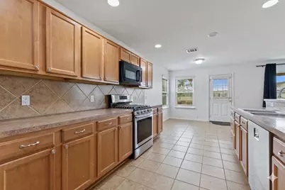 1121 Sweet Gum Dr, Kyle, TX 78640 - Photo 9