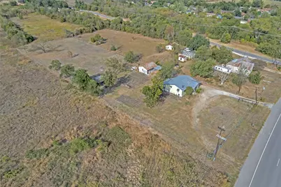 1607 E 4th Street, Taylor, TX 76574 - Photo 9