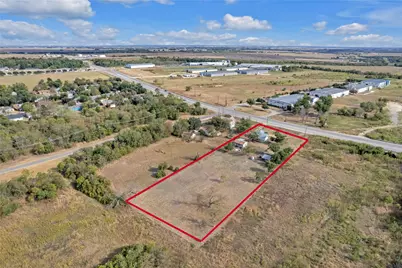 1607 E 4th Street, Taylor, TX 76574 - Photo 5