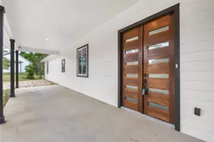 197 S Buckhorn Dr, Bastrop, TX 78602 - Photo 3