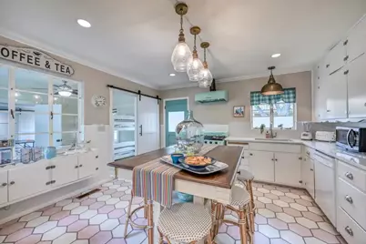 708 W Schubert Street, Fredericksburg, TX 78624 - Photo 3