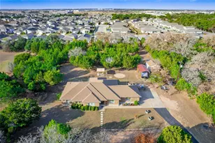 616 N Baker Cir, Leander, TX 78641 - Photo 3
