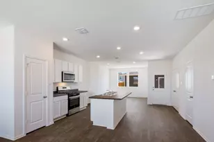 302 Puerto Plata Ave, Bastrop, TX 78602 - Photo 5