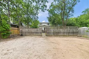 403 W 35th St, Austin, TX 78705 - Photo 21