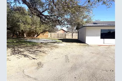 203 E Pecan Street, Lockhart, TX 78644 - Photo 13