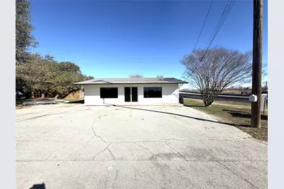 203 E Pecan Street, Lockhart, TX 78644 - Photo 3