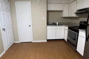 202 E 32nd St, Austin, TX 78705 - Photo 3
