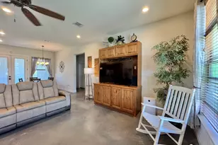1094 Raintree Ln, Elgin, TX 78621 - Photo 9