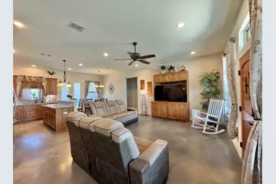 1094 Raintree Lane, Elgin, TX 78621 - Photo 5