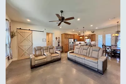 1094 Raintree Lane, Elgin, TX 78621 - Photo 5