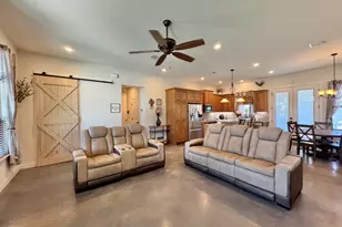 1094 Raintree Ln, Elgin, TX 78621 - Photo 5