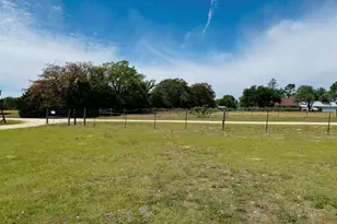 1094 Raintree Ln, Elgin, TX 78621 - Photo 3