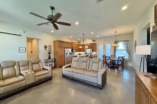 1094 Raintree Ln, Elgin, TX 78621 - Photo 7