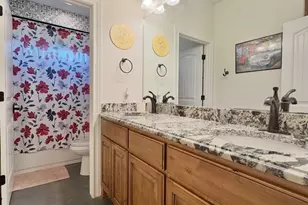 1094 Raintree Ln, Elgin, TX 78621 - Photo 17