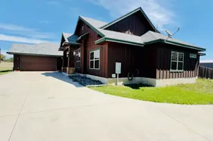 1094 Raintree Ln, Elgin, TX 78621 - Photo 3