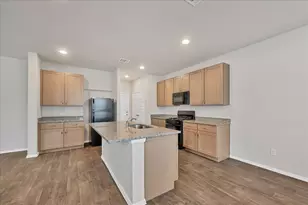 116 Honeybee Ln, Elgin, TX 78621 - Photo 9