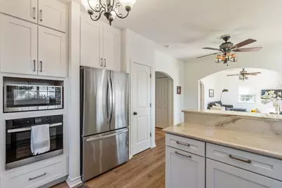 8101 Breeze Way, Jonestown, TX 78645 - Photo 7