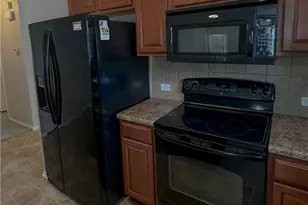 325 Altamont St, Hutto, TX 78634 - Photo 3