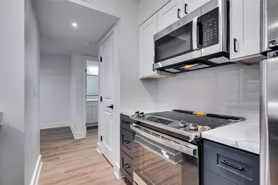 704 W 21st Street #303, Austin, TX 78705 - Photo 9