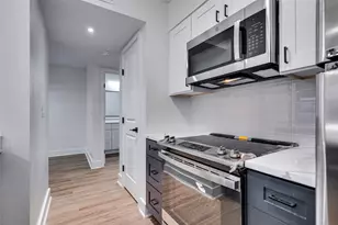 704 W 21st St, Austin, TX 78705 - Photo 9