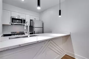 704 W 21st St, Austin, TX 78705 - Photo 5