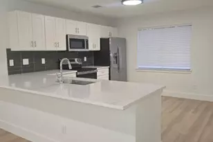 704 W 21st St, Austin, TX 78705 - Photo 13