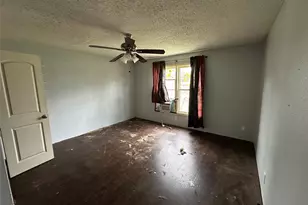 102 W Mesquite St, Granger, TX 76530 - Photo 3