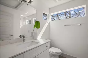 2413 E 9th St, Austin, TX 78702 - Photo 19