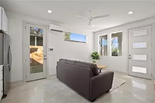 2413 E 9th St, Austin, TX 78702 - Photo 15