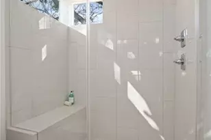 2413 E 9th St, Austin, TX 78702 - Photo 23