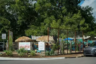 2413 E 9th St, Austin, TX 78702 - Photo 37