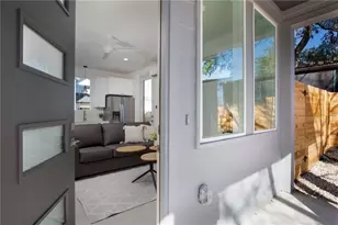 2413 E 9th St, Austin, TX 78702 - Photo 3