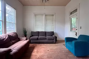 101 NE 6th St, Smithville, TX 78957 - Photo 5