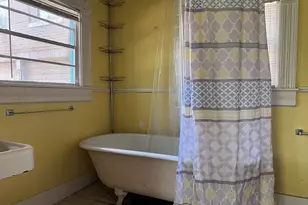101 NE 6th St, Smithville, TX 78957 - Photo 9