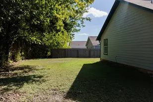 800 Debra Dr, Taylor, TX 76574 - Photo 17