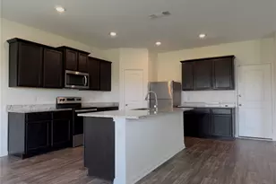 18304 Speculator Ln, Elgin, TX 78621 - Photo 9