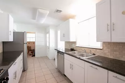 1811 E 39th Street, Austin, TX 78751 - Photo 9
