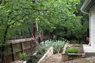 5704 Gloucester Ln, Austin, TX 78723 - Photo 21