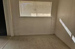 410 E 9th St, Elgin, TX 78621 - Photo 5