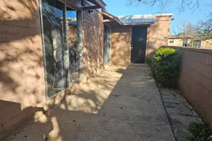 410 E 9th St, Elgin, TX 78621 - Photo 11