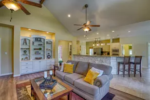 1050 Twisted Oak Dr, Horseshoe Bay, TX 78657 - Photo 5