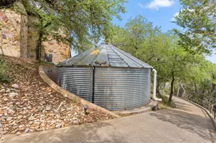 128 Carol Cove, Spicewood, TX 78669 - Photo 31