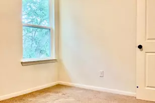 2002 W 2nd St, Taylor, TX 76574 - Photo 9